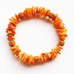 Braccialetto in ambra baltica naturale abbinato a collari con Rudraksha