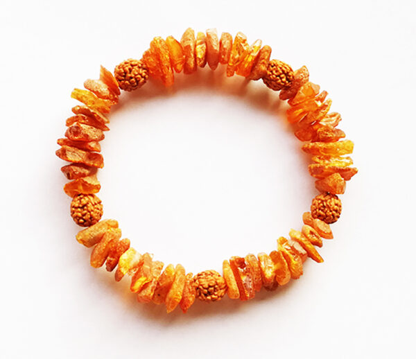 Braccialetto in ambra baltica naturale abbinato a collari con Rudraksha
