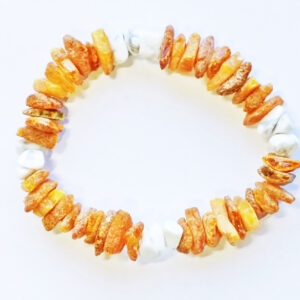 Braccialetto in ambra baltica naturale abbinato a collari con Howlite