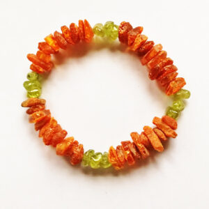 Braccialetto in ambra baltica naturale abbinato a collari con Peridoto