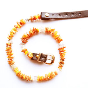 <p style="text-align:center;"><span style="color: #046923;">Collari Antiparassitari in Ambra Baltica</span> 23 quarzo rutilato